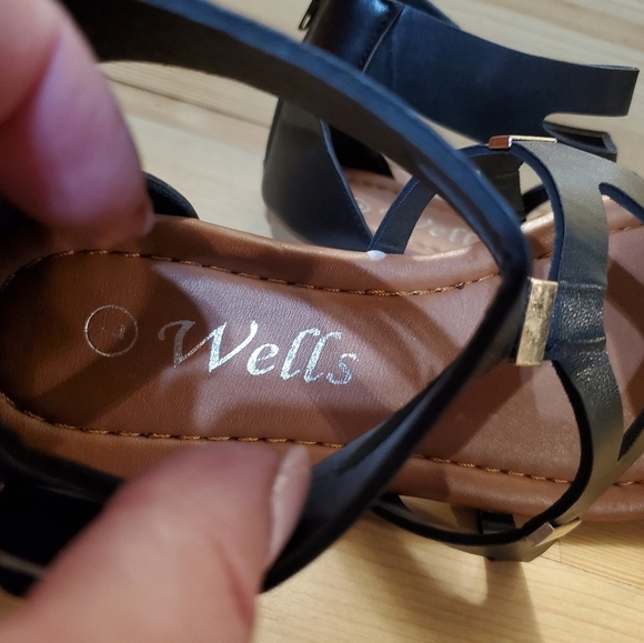 Wells Women's Gladiator Sandals - Picture 6 of 8